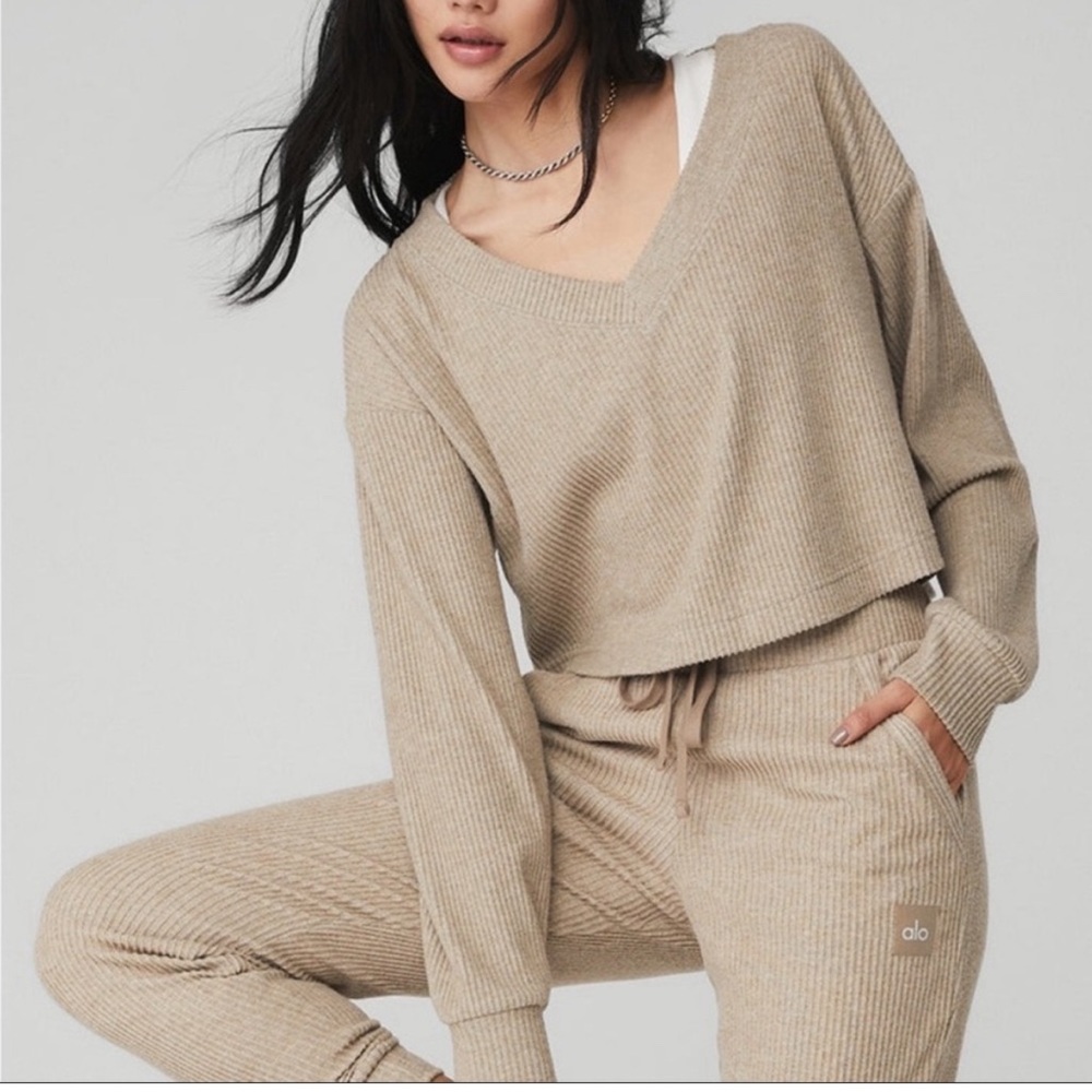ALO Yoga Muse V Neck & Sweatpant Set